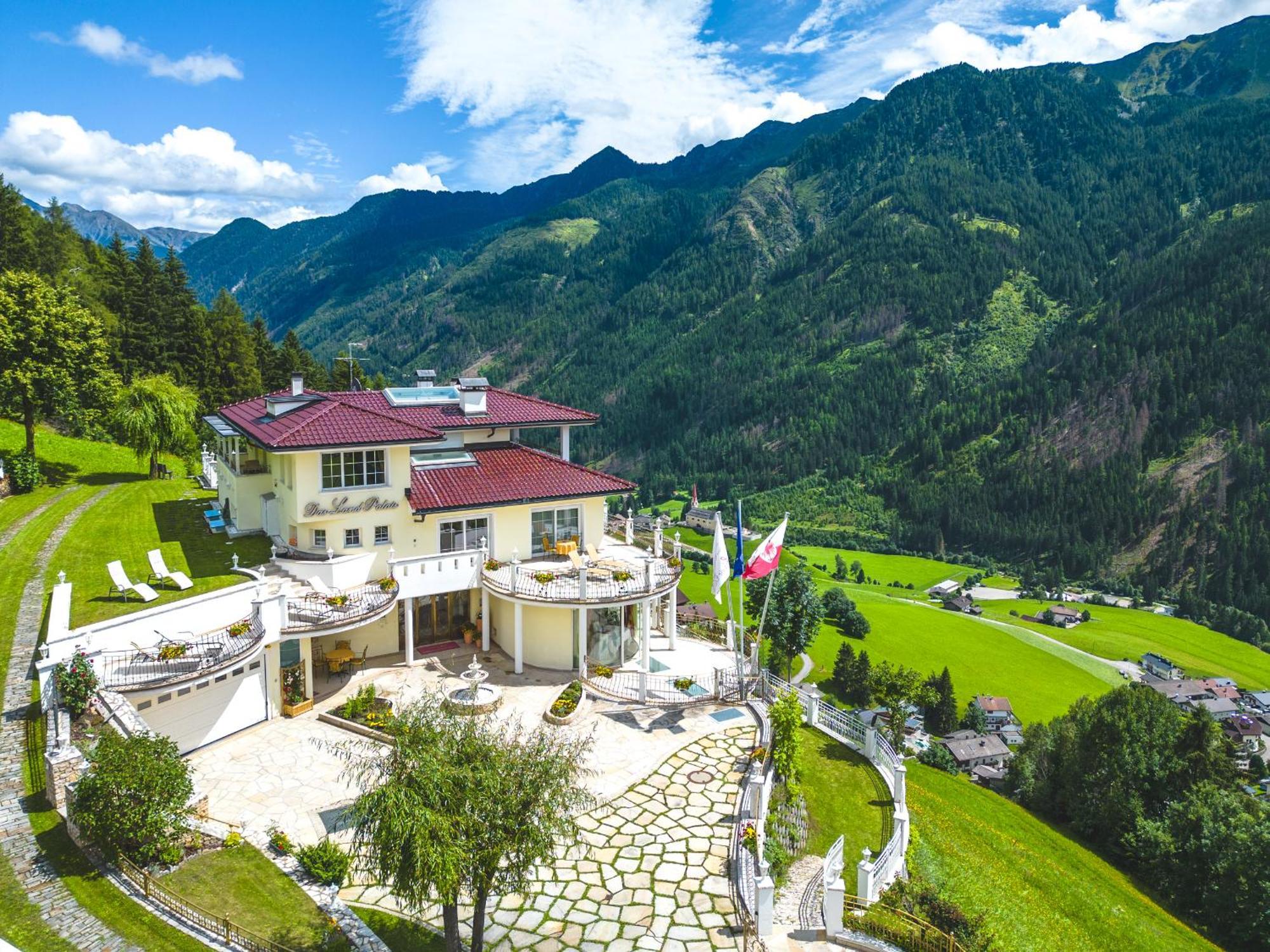 Bed & Breakfast Land-palais - Private Mountain Hideaway Selva dei Molini