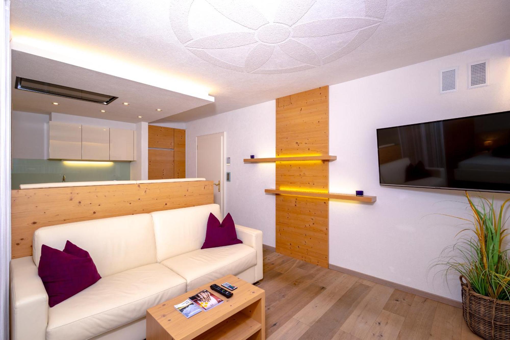 Bed & Breakfast Land-palais - Private Mountain Hideaway Selva dei Molini